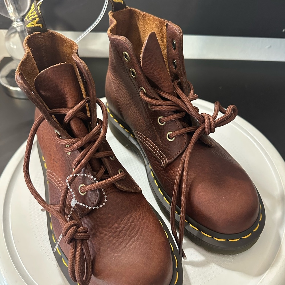 ๐Dr. Martens 101 Unbound Leather Ankle Boots - Picture 11 of 13